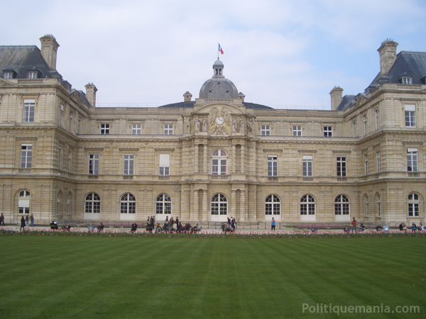Fa�ade du S�nat depuis les jardins du Luxembourg