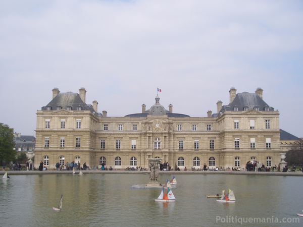 Autre perspective du Palais du Luxembourg :