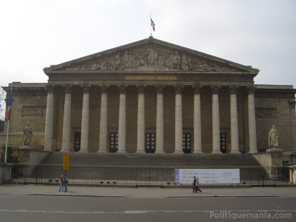 Facade du Palais Bourbon depuis le quai d'Orsay